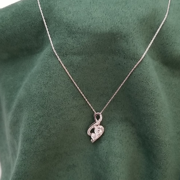 Sterling  silver pendant and chain - Picture 5 of 9